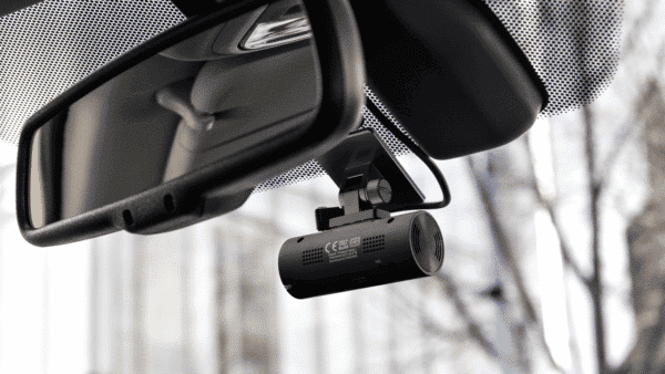 Thinkware Dash Cam F70 Mounted in Car
