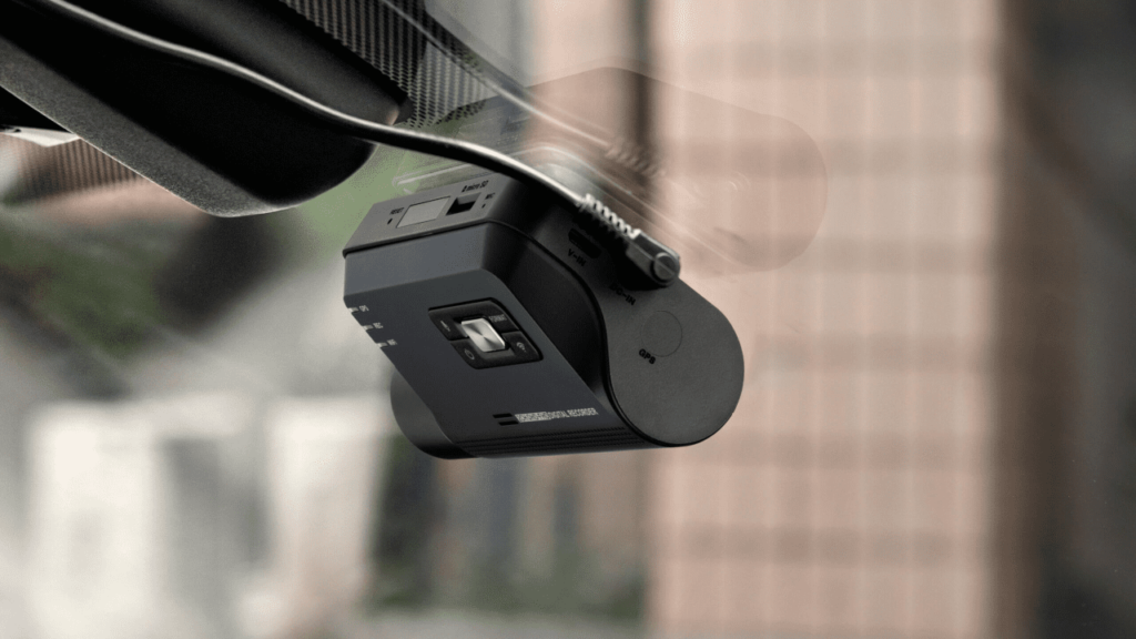 Thinkware Dash Cam Q800 Pro Dash Cam Mounted in Car